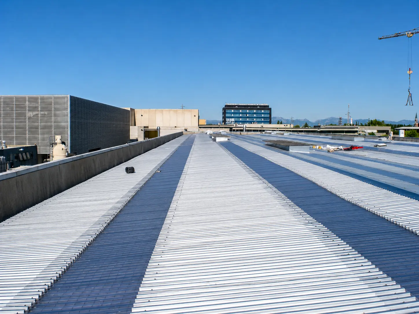 Copertura industriale ITW a Padova realizzata da R.B. s.n.c.