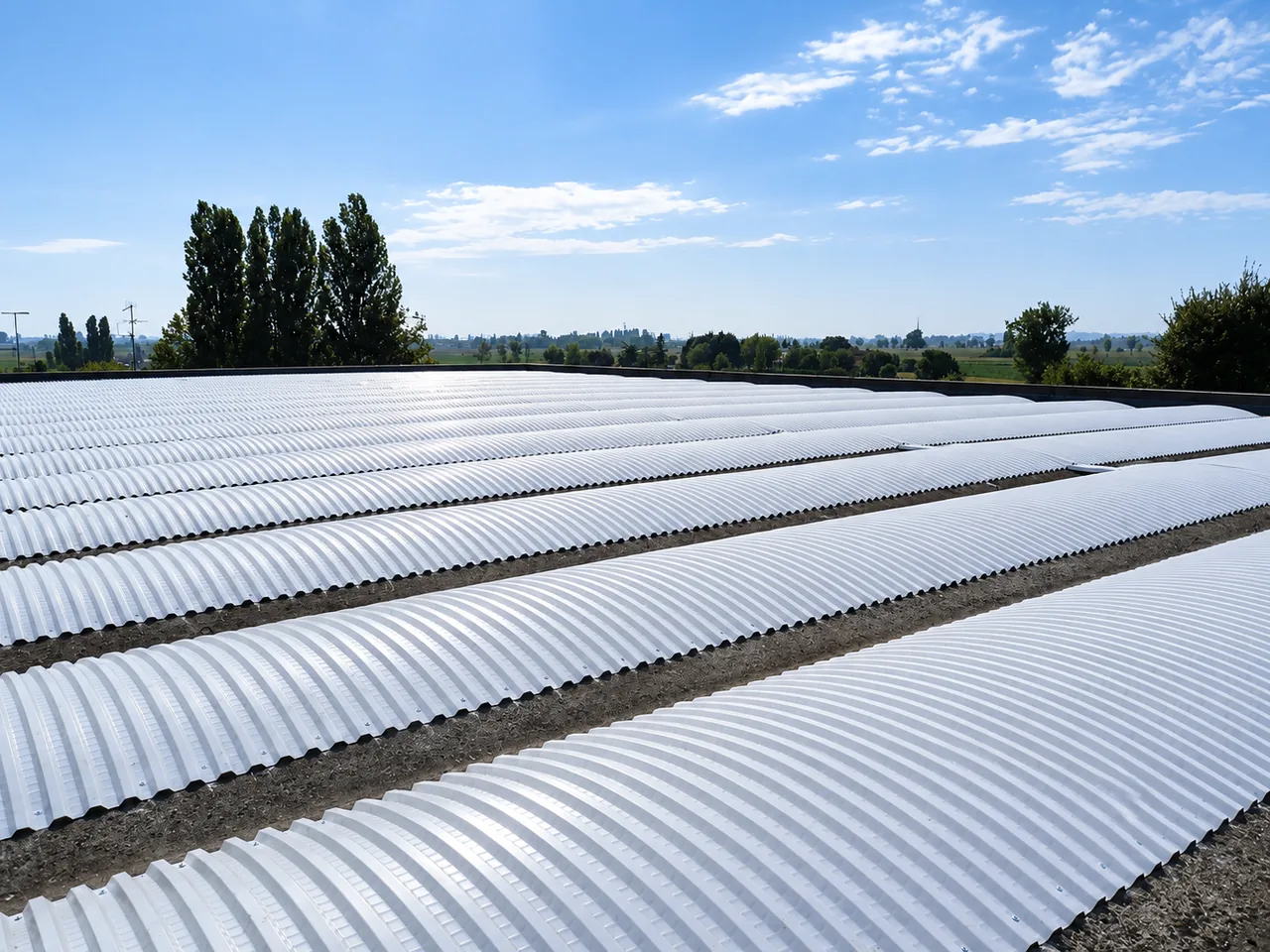 Copertura industriale dopo bonifica amianto e posa di sovracopertura coibentata in Veneto