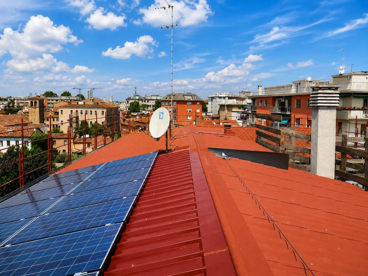 Tetto civile rifatto a Mestre con nuova orditura, isolamento e copertura in tegole